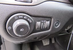 2020 Jeep Cherokee - Image 49