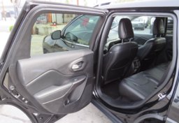 2020 Jeep Cherokee - Image 23