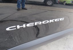 2020 Jeep Cherokee - Image 14