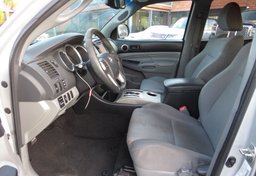 2013 Toyota Tacoma - Image 28