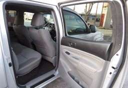 2013 Toyota Tacoma - Image 26