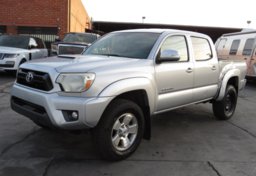 2013 Toyota Tacoma - Image 2