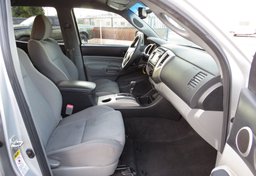 2013 Toyota Tacoma - Image 29