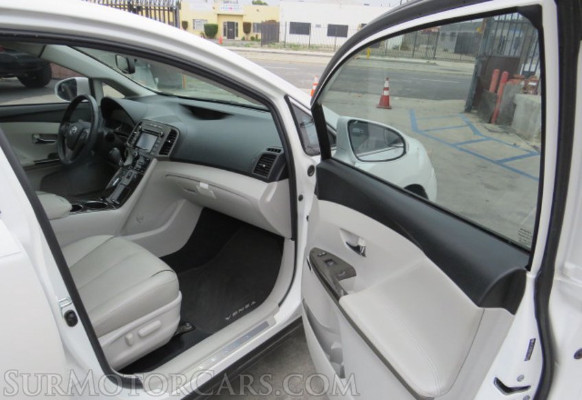 2015 Toyota Venza - Image 19