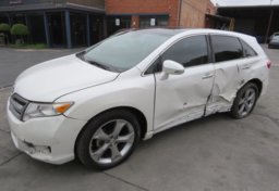 2015 Toyota Venza - Image 2