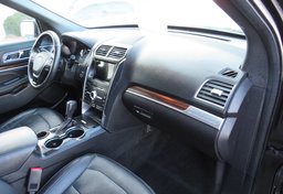 2017 Ford Explorer - Image 24