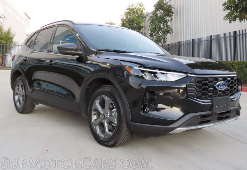 2025 Ford Escape AWD ST-Line - Image 3