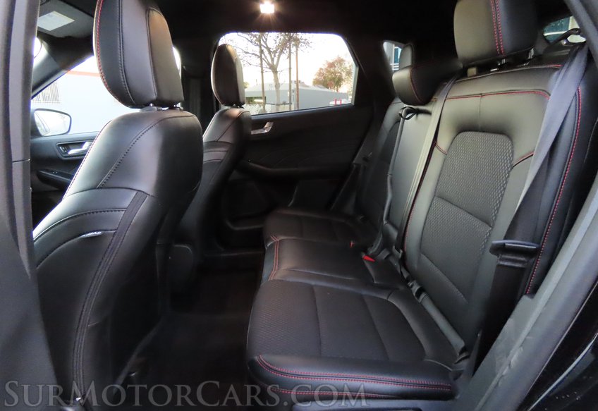 2025 Ford Escape AWD ST-Line - Image 25