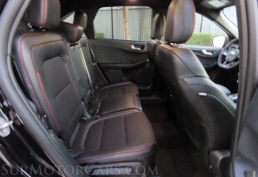 2025 Ford Escape AWD ST-Line - Image 27