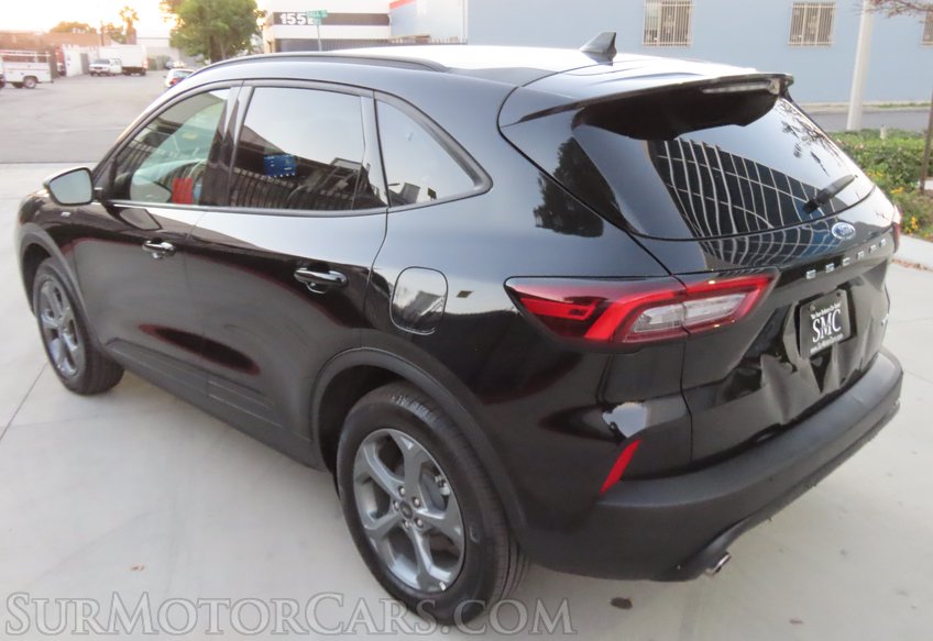 2025 Ford Escape AWD ST-Line - Image 5