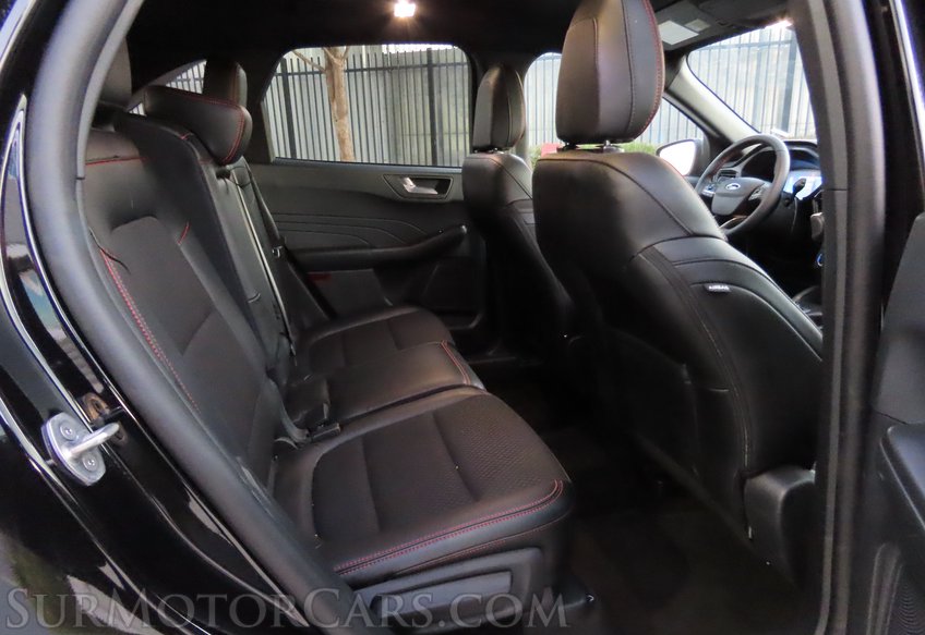 2025 Ford Escape AWD ST-Line - Image 26