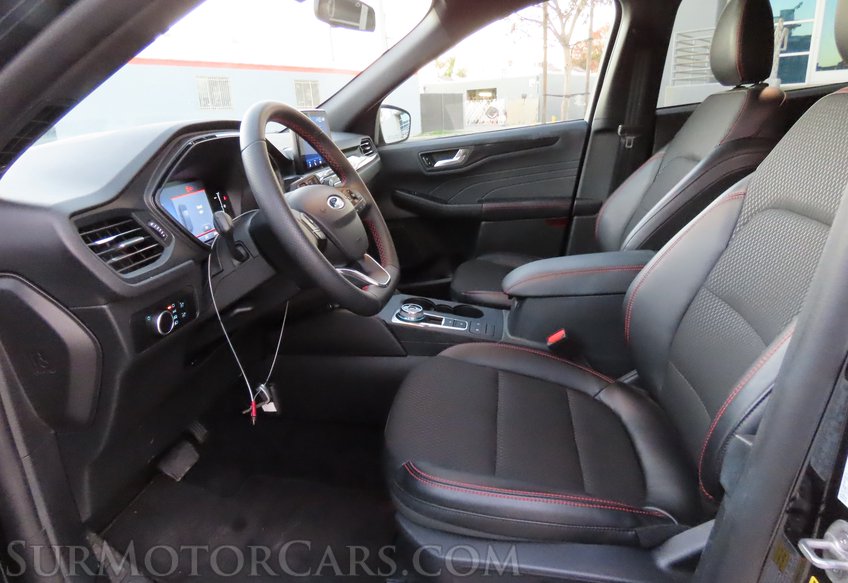 2025 Ford Escape AWD ST-Line - Image 23