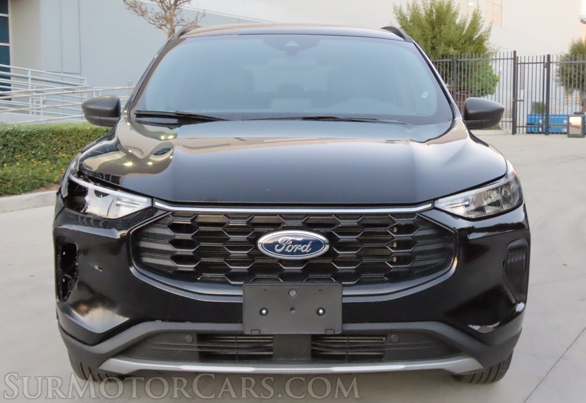 2025 Ford Escape AWD ST-Line - Image 11