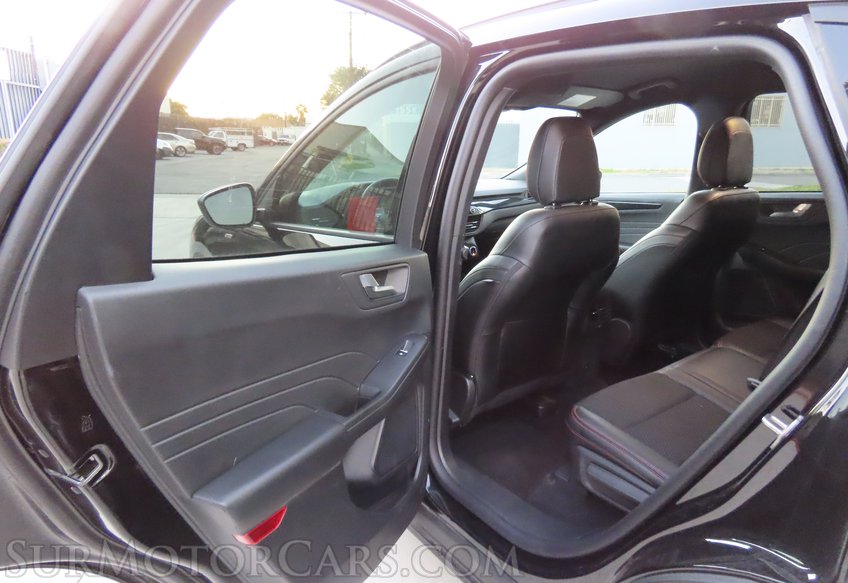 2025 Ford Escape AWD ST-Line - Image 30