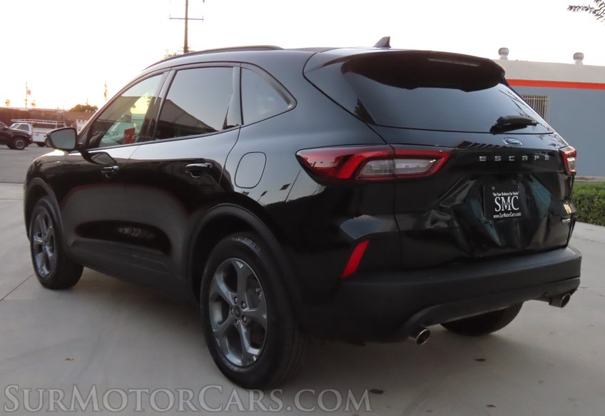 2025 Ford Escape AWD ST-Line - Image 6