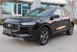 2025 Ford Escape AWD ST-Line - Image 4