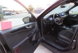 2025 Ford Escape AWD ST-Line - Image 19