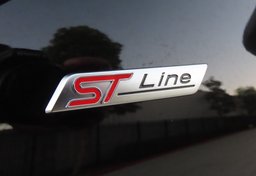 2025 Ford Escape AWD ST-Line - Image 16