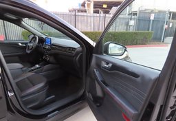 2025 Ford Escape AWD ST-Line - Image 20