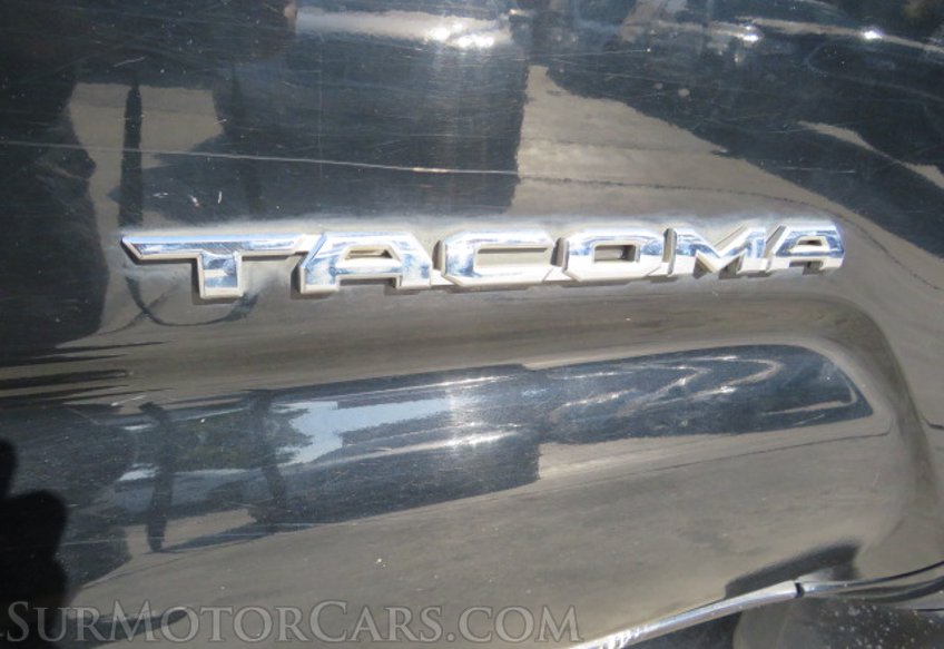 2017 Toyota Tacoma - Image 18