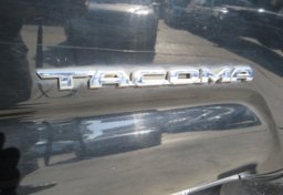 2017 Toyota Tacoma - Image 18