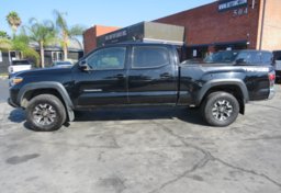 2017 Toyota Tacoma - Image 5