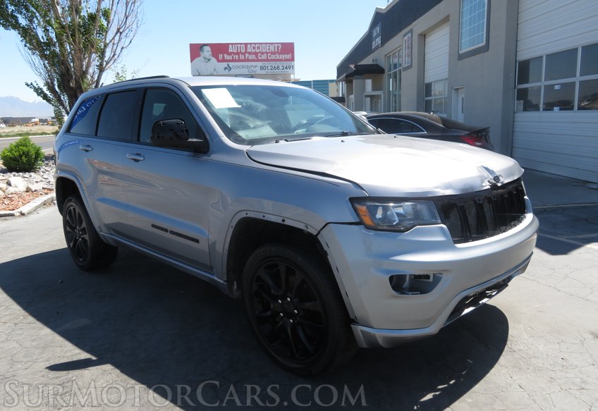 2017 Jeep Grand Cherokee - Image 3