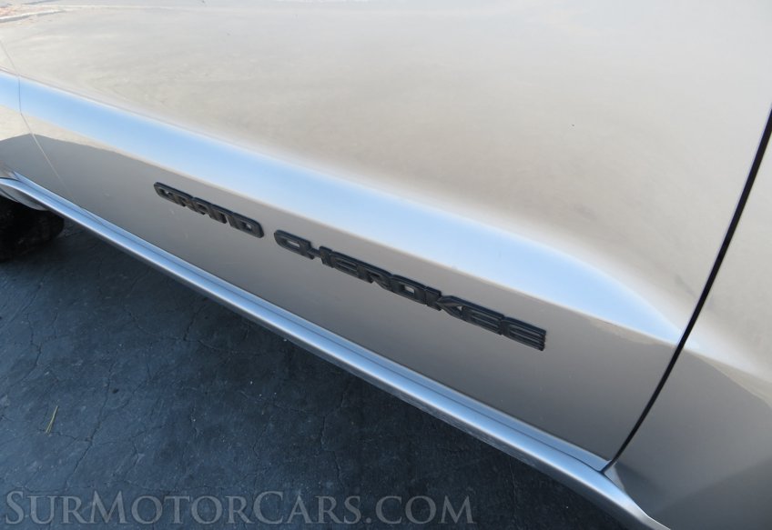 2017 Jeep Grand Cherokee - Image 16