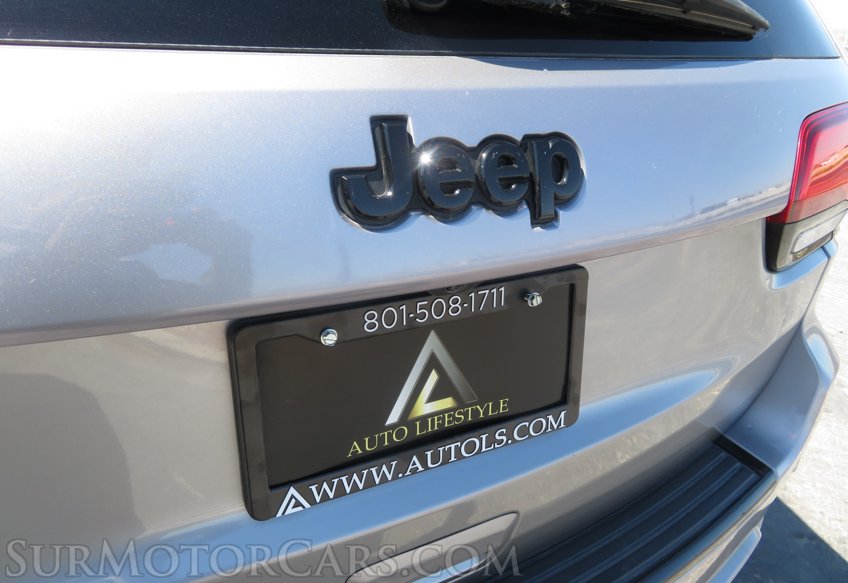 2017 Jeep Grand Cherokee - Image 19