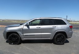 2017 Jeep Grand Cherokee - Image 5