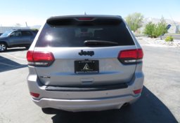 2017 Jeep Grand Cherokee - Image 10