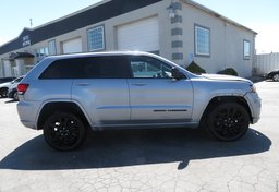 2017 Jeep Grand Cherokee - Image 11