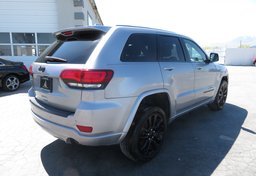 2017 Jeep Grand Cherokee - Image 9