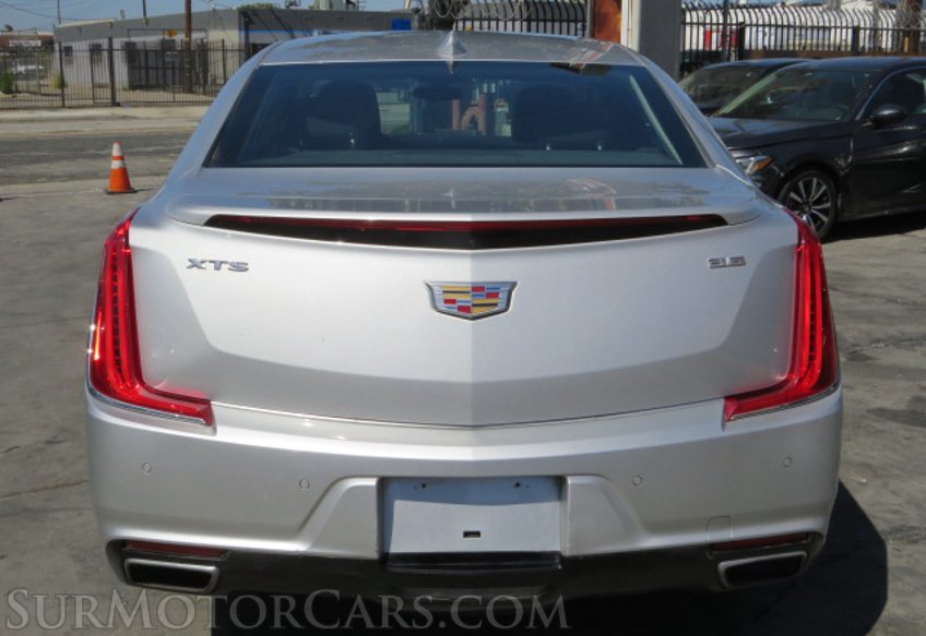 2019 Cadillac XTS - Image 12