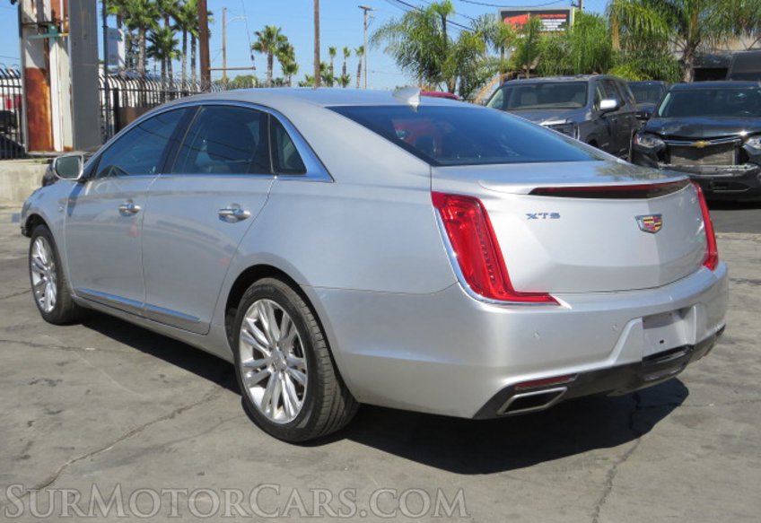 2019 Cadillac XTS - Image 9