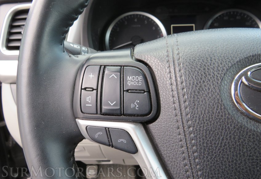 2019 Toyota Highlander - Image 29