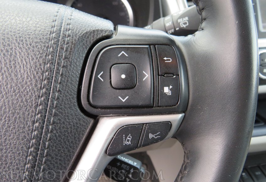 2019 Toyota Highlander - Image 31