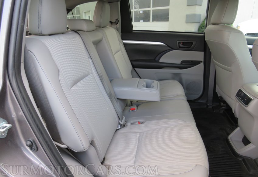 2019 Toyota Highlander - Image 27