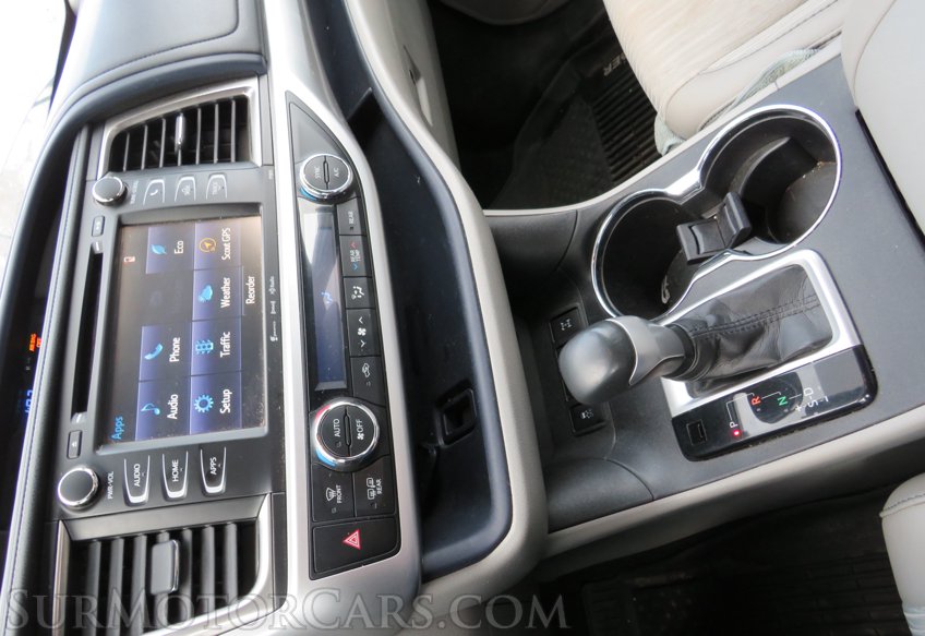 2019 Toyota Highlander - Image 32