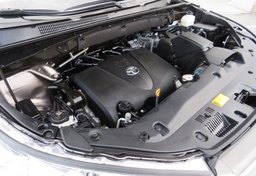 2019 Toyota Highlander - Image 50