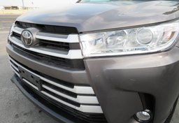 2019 Toyota Highlander - Image 17