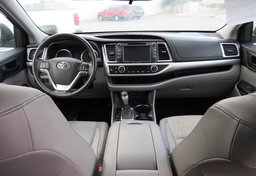 2019 Toyota Highlander - Image 19