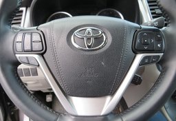 2019 Toyota Highlander - Image 30