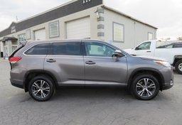 2019 Toyota Highlander - Image 13