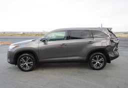 2019 Toyota Highlander - Image 12
