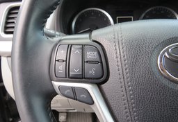 2019 Toyota Highlander - Image 29