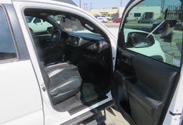 2019 Toyota Tacoma 4WD - Image 25