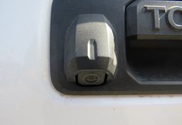 2019 Toyota Tacoma 4WD - Image 20