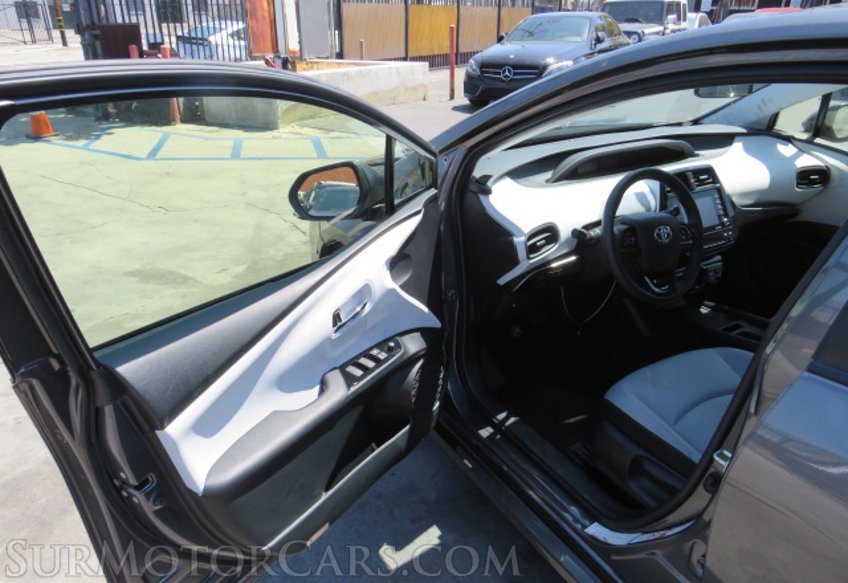 2022 Toyota Prius - Image 21