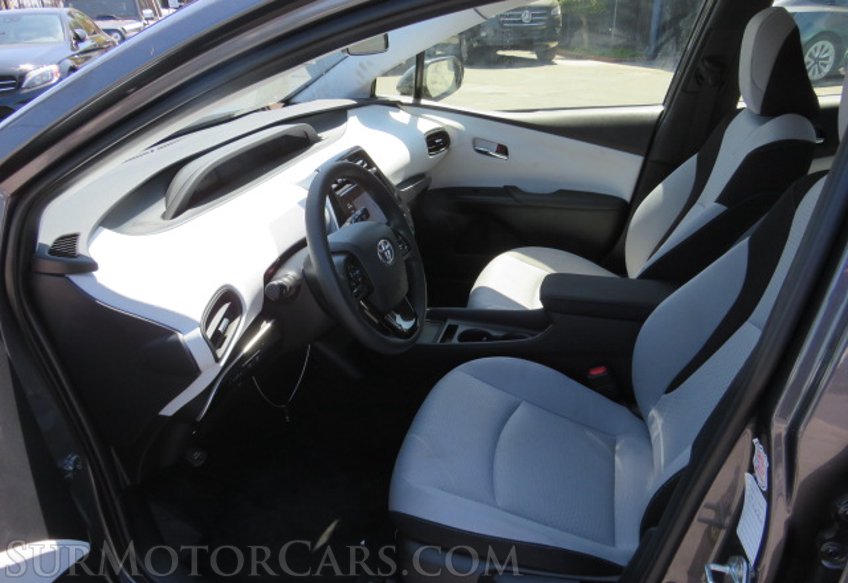 2022 Toyota Prius - Image 27